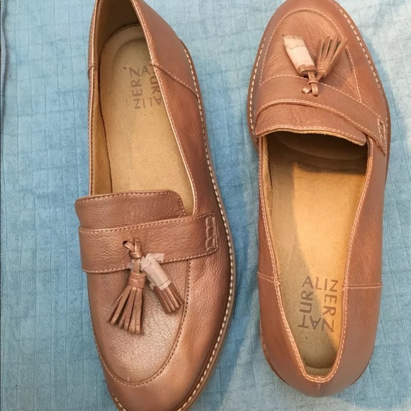NATURALIZER AUGUST ROSE GOLD LOAFER SHOES . - Picture 7 of 8
